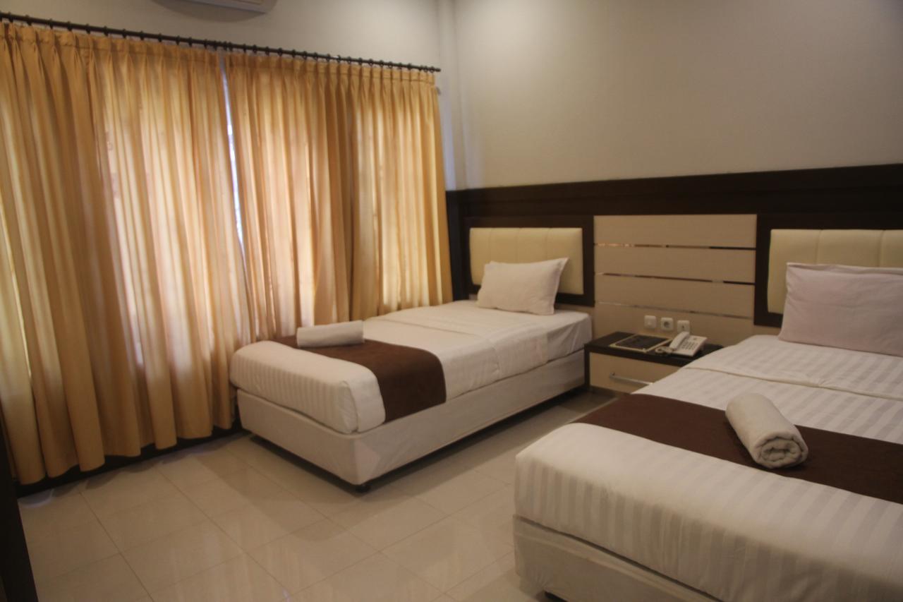 Puri Senggigi Hotel Mangsit Exterior foto